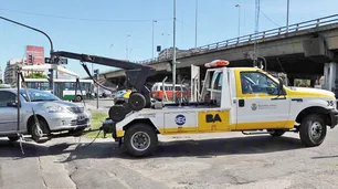 Las grúas de la Ciudad ya no van a poder llevarse autos si no están obstruyendo el tránsito