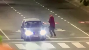 Procesan al policía que baleó al limpiavidrios en la 9 de Julio