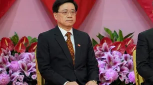 China impone un nuevo líder a Hong Kong