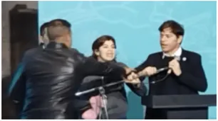 Una mujer quiso cuestionar lo que decía Kicillof en un acto y el gobernador se comparó con CFK