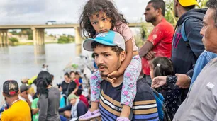 Los inmigrantes indocumentados en Estados Unidos pagan casi US$100.000 millones en impuestos