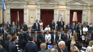 Los nuevos senadores juraron apurados por un corte de luz