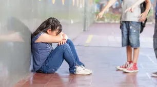 Portugal prohíbe celulares en las escuelas tras descender los casos de bullying y en Córdoba se reanima el debate