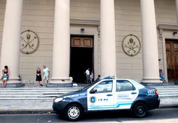 Golpe armado en la Catedral: roban $100 mil camuflados en la misa