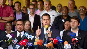 Guaidó reaparece y llama a marchar a los cuarteles militares