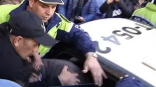 Un funcionario fue salvado por la Policía tras un escrache docente