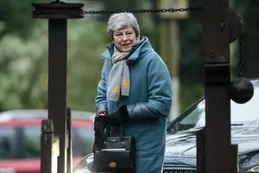 Theresa May quiere reanudar conversaciones con líder de la oposición