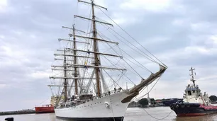 La fragata Libertad de la Armada Argentina se prepara para emprender el 7 de junio su 53º Viaje de Instrucción
