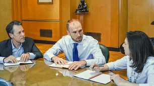 En plena tensión cambiaria, llega la misión del FMI para negociar el acuerdo