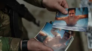 Revelan supuestas fotos inéditas de Bashar al Assad que causaron burlas en las redes: "Se cree que es sexy"