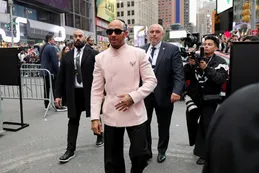 Lewis Hamilton debuta como productor de cine y ¿lobbista de Apple?