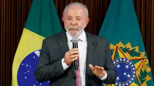 Lula acusó a Flavio Bolsonaro de “traición a la patria” y busca ampliar su ventaja electoral