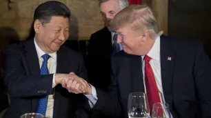 China advirtió a Estados Unidos por la venta de aviones F-16 a Filipinas en plena disputa arancelaria con Donald Trump