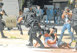 En un año se habrían duplicado los casos de detenidos en protestas