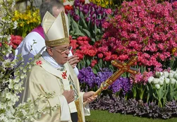 El Papa pidió derrotar "el hambre" en su mensaje Urbi et Orbi