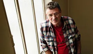 Guillermo Saccomanno: "Los escritores que escriben pensando previamente en la plata son mediocres"