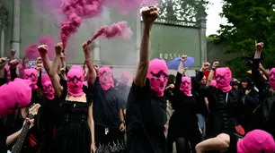 La Bienal de Venecia comenzó con protestas por la presencia de Rusia