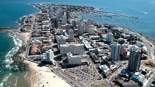 Tarjetas o efectivo: con qué conviene pagar los gastos de vacaciones en Brasil, Chile y Uruguay