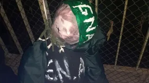 Encuentran un muñeco colgado con uniforme de Gendarmería y la cara de Patricia Bullrich
