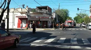 Mataderos: se derrumbó el techo de una panadería y hay un herido grave