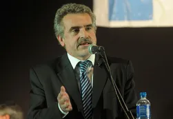 Rossi: Las Fuerzas Armadas "no están programadas" para un accionar bélico en Malvinas