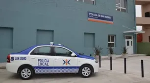 Un chico de 14 años entró a una comisaría y apuñaló a un oficial que está grave