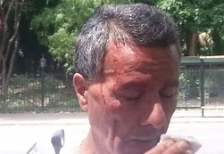 Un pasajero le pidió que deje de fumar y el chofer lo golpeó