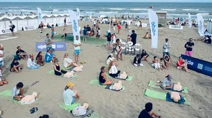 Yoga y RCP en la playa: así fue la innovadora acción de OSDE para impulsar la prevención y la salud integral