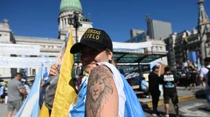 Todas las fotos | Banderas argentinas y carteles a mano, el color de los manifestantes en apoyo a Milei
