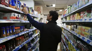 Propuesta de la UIA: pide devolver los impuestos a la compra de alimentos a sectores vulnerables