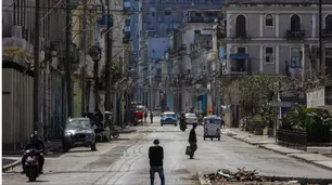 Aumenta la escasez de combustible en Cuba y los conductores deben registrarse en una app y pagar en dólares