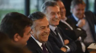 Alfredo Cornejo tildó a Duran Barba de "inútil" y pidió: "Mauricio Macri debe quedarse callado"