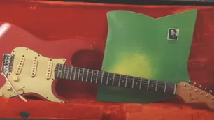 La guitarra que usó Luis Alberto Spinetta para la grabación de Artaud se vende por 40 mil dólares