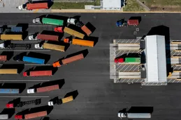La OCDE advierte que el mundo enfrenta tensiones comerciales y peligros de deudas