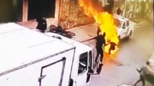 Dramática decisión: un hombre se prendió fuego en la puerta del Ministerio Público Fiscal de Pergamino