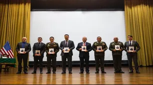 Luis Petri y altos funcionarios militares visitaron el Servicio Industrial de la Marina de Perú