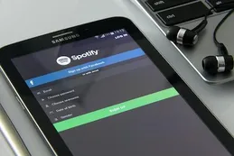 Crece el negocio publicitario de Spotify impulsado por los podcast