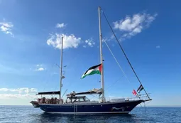 Greta Thunberg y los activistas que viajaban con ayuda para Gaza fueron remolcados por fuerzas militares de Israel hasta el puerto Asdod