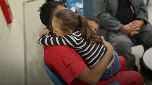 Niños y niñas con padres presos: por las limitaciones de vinculación, en la mitad de los casos no vuelven a tener contacto con ellos