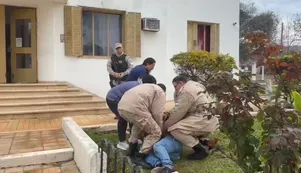 "Milei nos está matando de hambre": un hombre armado con un cuchillo amenazó al personal de Prefectura