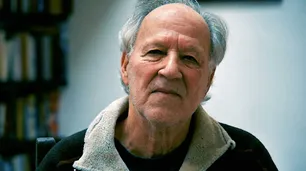 Herzog aborda la soledad, la incomunicación y el poder del dinero en su última película