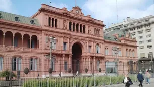 El Gobierno publicó tres DNU: modificaciones en el precio del gas, las Fuerzas Armadas y el Código Aduanero