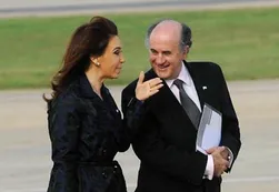 Nuevas escuchas entre Cristina y Parrilli: "Hay que embocarlo a Sergio Massa"