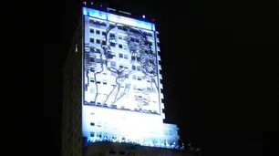 Volvieron a iluminar la imagen de Eva Perón en la 9 de Julio