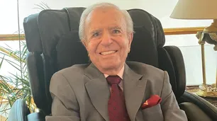 Carlos Menem seguirá internado: su familia dice que está estable