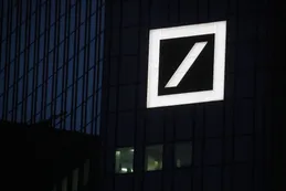 Deutsche Bank contempla reducir tiempo de empleados en oficina