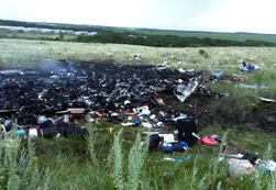 El derribo del avión de Malaysia Airlines dejó un campo de cadáveres mutilados