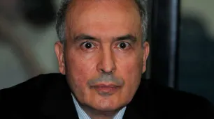 Nueva denuncia contra José López por usar choferes del Estado para pasear a su esposa e hijas