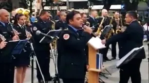 Córdoba: una banda policial tocó "Universo Paralelo" e hizo bailar a todos