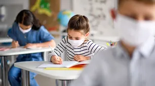 Expertos aseguran que la pandemia y el uso de pantallas afectaron el desarrollo del lenguaje en niños